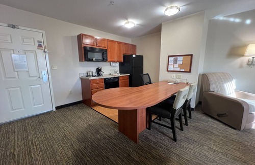 Wichita Falls Hotel | Candlewood Suites Wichita Falls at Maurine Street by IHG