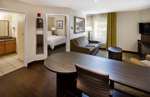 Windsor Locks Hotel | Candlewood Suites Windsor Locks Bradley Arpt by IHG
