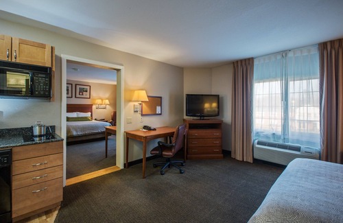 Windsor Locks Hotel | Candlewood Suites Windsor Locks Bradley Arpt by IHG