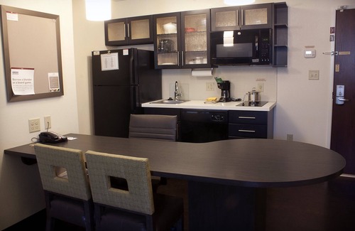 Austintown Hotel | Candlewood Suites Youngstown W I-80 Niles Area by IHG