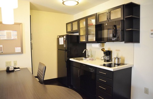 Austintown Hotel | Candlewood Suites Youngstown W I-80 Niles Area by IHG