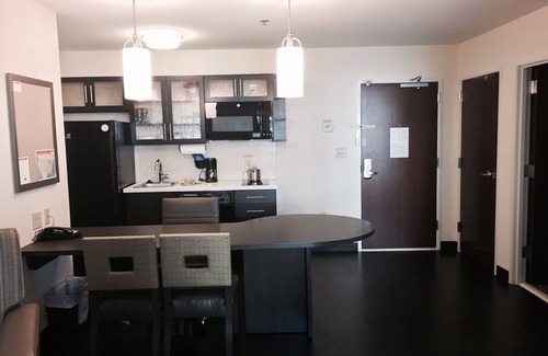 Austintown Hotel | Candlewood Suites Youngstown W I-80 Niles Area by IHG