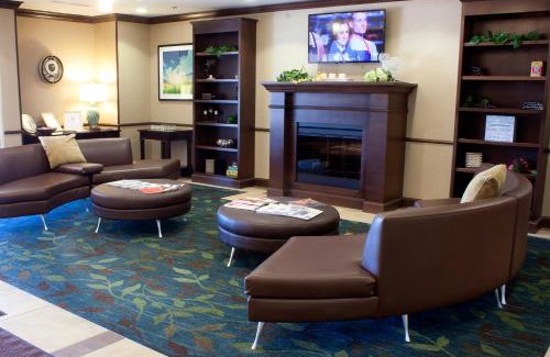 Austintown Hotel | Candlewood Suites Youngstown W - I-80 Niles Area by IHG