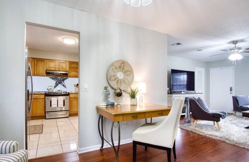 Southpoint House | ~Candy Apple Plush Pad Sleeps 10 Trains & Shops~