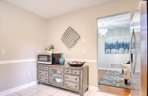 Southpoint House | ~Candy Apple Plush Pad Sleeps 10 Trains & Shops~