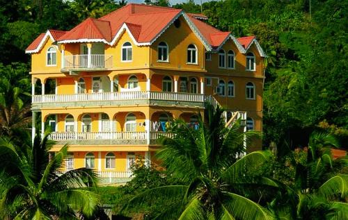 Portsmouth Apartment | Candy's Palace Apartments -Dominica's Best Hilltop Haven
