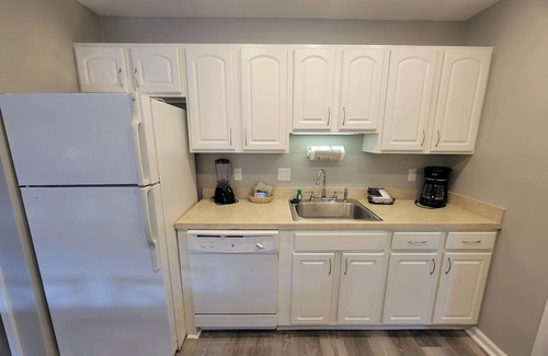Heron Harbour Isle Condo | Canel Front 2BR 2BA Condo, Sleeps 6 Unit 256 W/AC &WiFi Ocean City MD.