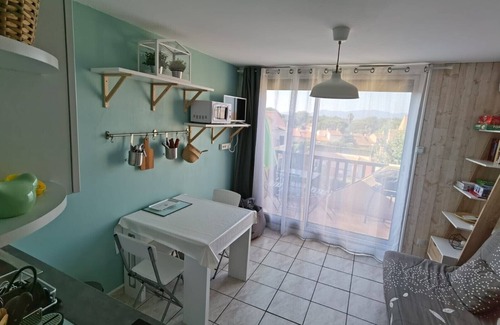 Les Arenes Apartment | Canet air-conditioned cabin apt 700m from the beach / Swimming pools, paddling pool and parking