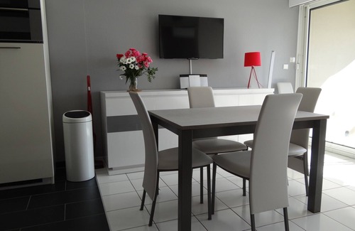 La Cote Radieuse Apartment | CANET South, T2 LUXURY AIR CONDITIONED, SEA VIEW - DIRECT BEACH, wifi, parking, pool