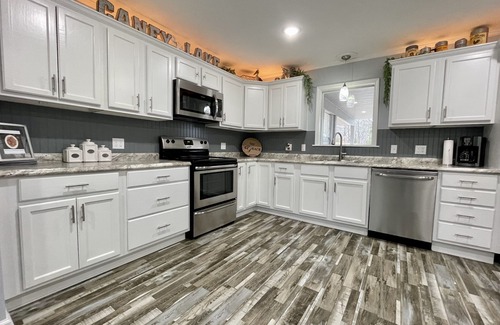 Chatham House | Caney Lake Anchors Away