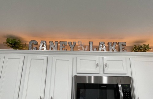 Chatham House | Caney Lake Anchors Away