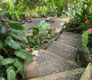 Siquijor House | Canjahawon Nipa Hut Homestay
