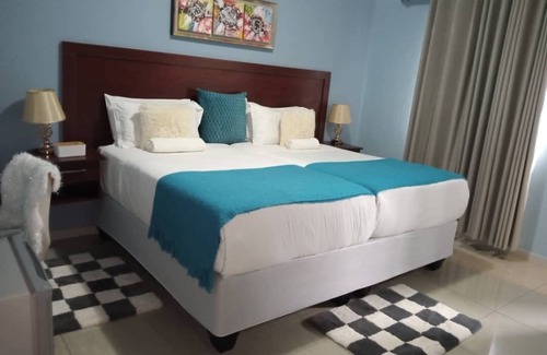 Central Bed & Breakfast | Canna Lilly Guest House