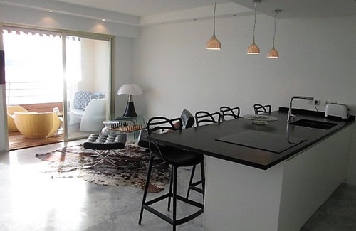 Le Suquet Apartment | Cannes - 3 Rooms facing the Midi beaches, 6 people