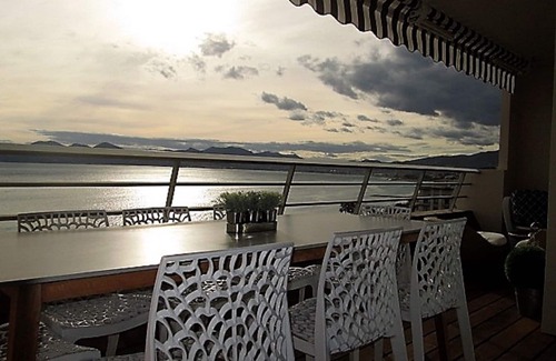 Le Suquet Apartment | Cannes - 3 Rooms facing the Midi beaches, 6 people