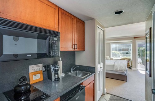 Downtown Cannon Beach Hotel | Cannon Beach Hotel Collection