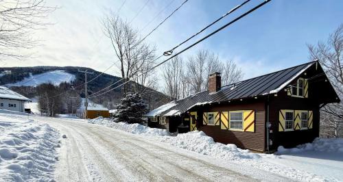 Franconia House | Cannon four bed three bath slopeside home Steps to Mittersill and slopes