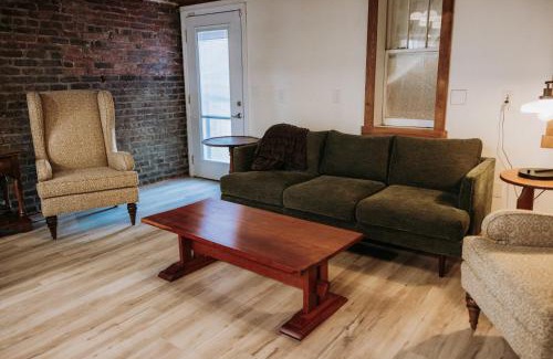 Woodbury Apartment | Cannon Street Loft on the Square