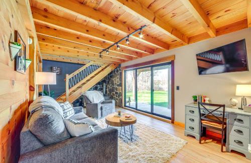 Hamilton House | Canoe, Grill and Relax Bos Hideaway on Leland Pond