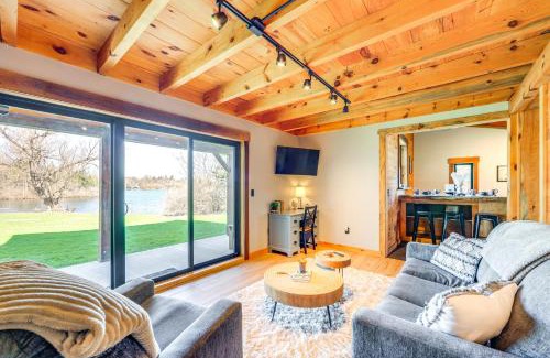 Hamilton House | Canoe, Grill and Relax Bos Hideaway on Leland Pond