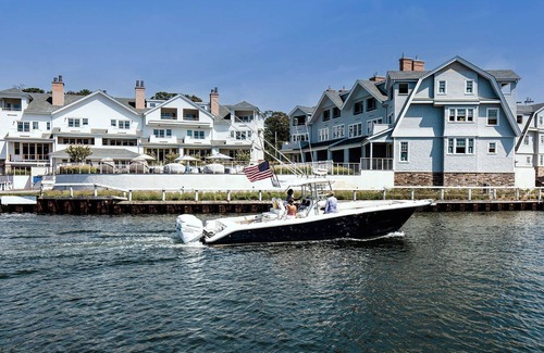 Hampton Bays Condo | Canoe Place Waterfront Residences