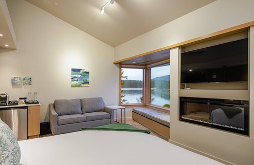 Eastsound Hotel | Canoe - Warm and Cozy with View