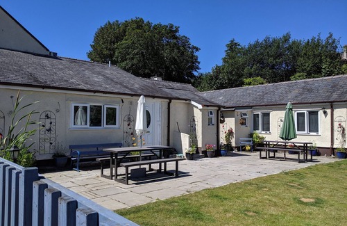 Penrhyndeudraeth House | Canol Cae Cottages Primrose Pet friendly