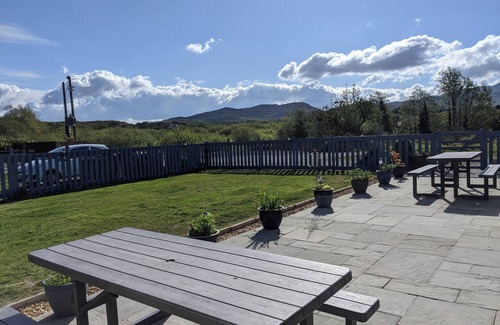 Penrhyndeudraeth House | Canol Cae Cottage Jasmine in Penrhyndeudraeth near Porthmadog. Pet Friendly.