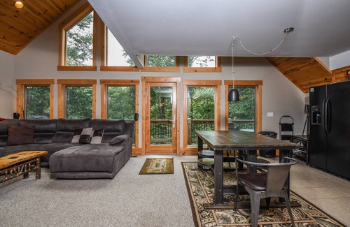 McHenry Cottage | Canopy Escape