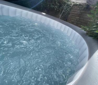 Canterbury House | Canterbury Comfy 6 Bed House with Hot Tub - Entire House