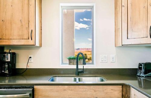 St. George Apartment | Canthony's Cottage W301 condo