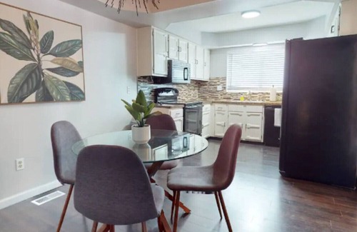 Canton House | Canton 4BR Stay | Sleeps 8 | Family-Friendly