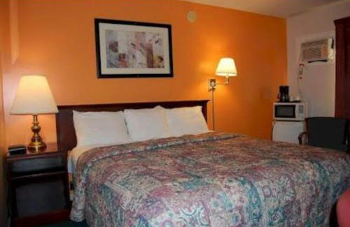 Canton Hotel | Canton Inn By OYO