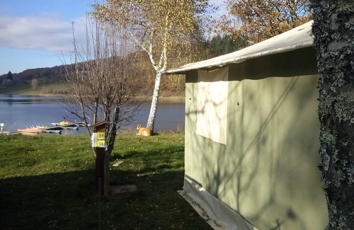 Montpeyroux House | Canvas Bungalow at the edge of the water at Camping La Romiguière *