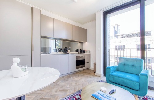 Greater Johannesburg Metropolitan Area Apartment | Canvas of Comfort Beneath Rosebank Skies