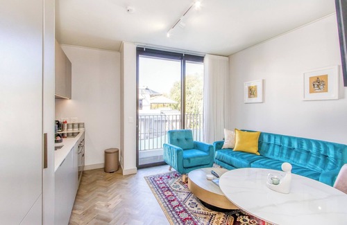 Greater Johannesburg Metropolitan Area Apartment | Canvas of Comfort Beneath Rosebank Skies