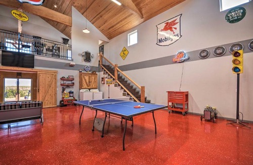 Canyon House | Canyon Barndominium with Hot Tub and Golf Cart!