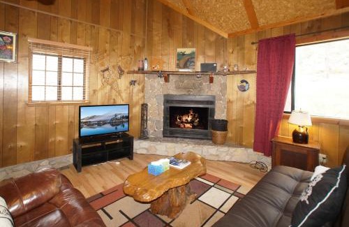 Fawnskin House | Canyon Cabin - A quaint cabin in a peaceful location yet close to Big Bear's attractions!
