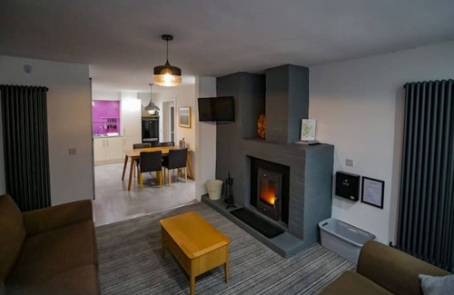 Pontneddfechan House | Canyon Cottage - Waterfall Country, Brecon Beacons