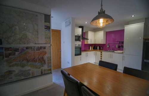 Pontneddfechan House | Canyon Cottage - Waterfall Country, Brecon Beacons