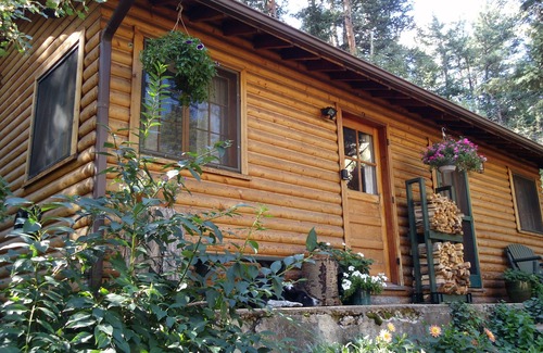 Boulder Cabin | Canyon escape - cabin studio along Boulder Creek with complete kitchen #2