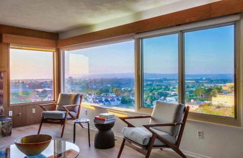 Point Loma Heights House | Canyon Estate Overlooking the Pacific