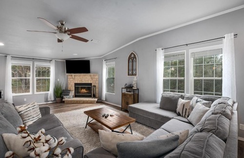 Canyon Lake House | Canyon Lake Retreat with Hot Tub, Fire Pit and Grill!