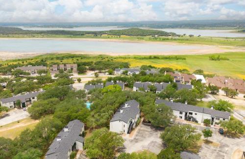 Canyon Lake House | Canyon Lake Spacious w Balcony Pool & Comfy Beds