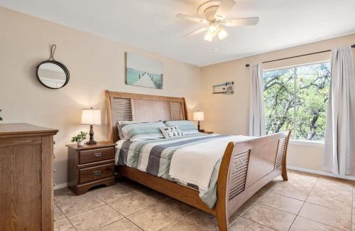 Canyon Lake House | Canyon Lake Spacious w Balcony Pool & Comfy Beds