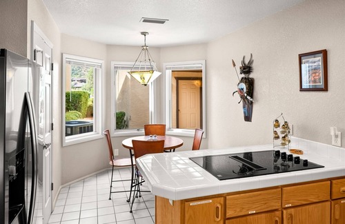 Oak Creek House | Canyon Mesa County Club Townhome with Panoramic Red Rock Views! - Running