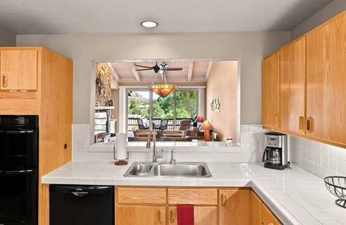 Oak Creek House | Canyon Mesa County Club Townhome with Panoramic Red Rock Views! - Running