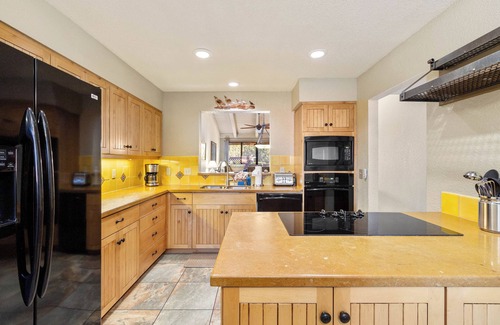 Oak Creek House | Canyon Mesa Getaway, Gated Community, Views, Community Pool & Hot Tub!