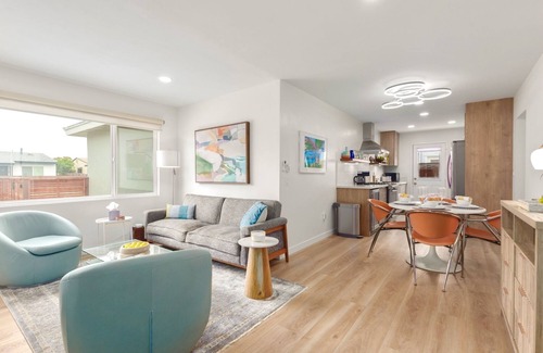 Bay Ho House | Canyon Oasis- Close to Beaches