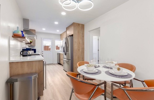 Bay Ho House | Canyon Oasis- Close to Beaches